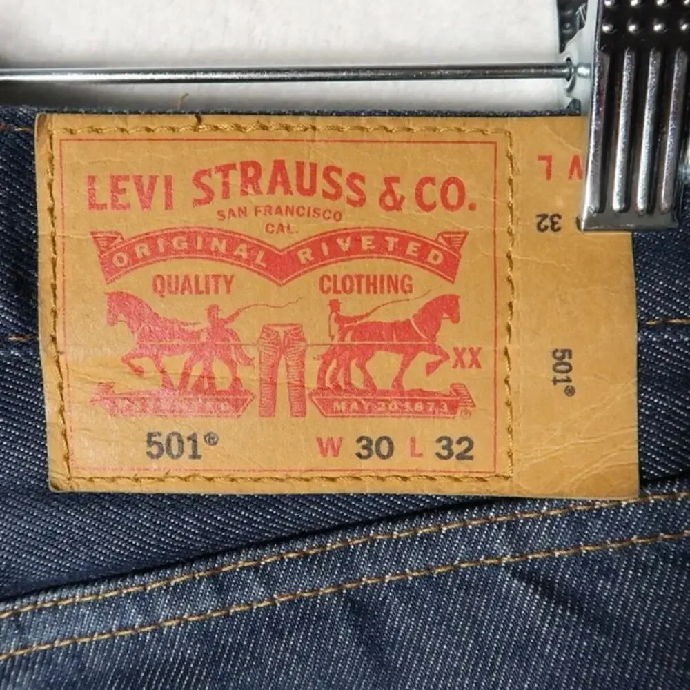 Levi‎ Strauss 501 dark denim shorts size 30